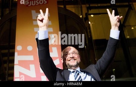 Berlino, Germania. 3 Mar, 2017. SPD candidato per il cancelliere e il futuro presidente di partito Martin Schulz parla ai membri dei giovani socialisti della SPD (Jusos) in occasione di una conferenza tenutasi presso la SPD sede a Berlino, Germania, 3 marzo 2017. Foto: Kay Nietfeld/dpa/Alamy Live News Foto Stock