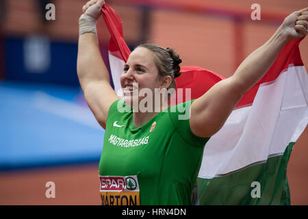 A Belgrado, in Serbia. 03 Mar, 2017. Anita Marton dall Ungheria celebra la sua vittoria sul colpo messo finali all'atletica leggera campionati europei nell'Arena Kombank a Belgrado in Serbia, 03 marzo 2017. Marton ha vinto l'oro. Foto: Sven Hoppe/dpa/Alamy Live News Foto Stock