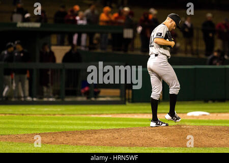 Clemson, SC, Stati Uniti d'America. 3 Mar, 2017. Brocca Gamecocks Josh Reagan (47) cancella il tumulo nel NCAA Baseball match a Doug Kingsmore Stadium di Clemson, SC. (Scott Kinser/Cal Sport Media) Credito: csm/Alamy Live News Foto Stock