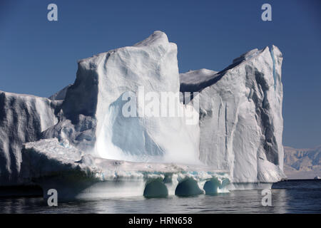 Suono cristallino, Penisola Antartica, Antartide. 18 gennaio, 2017. Iceberg galleggiante in Crystal Sound lungo la penisola antartica in Antartide, 18 gennaio 2017. Credito: Ann Inger Johansson/ZUMA filo/ZUMAPRESS.com/Alamy Live News Foto Stock