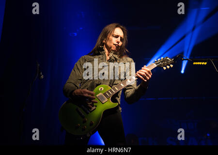 Wrexham, Regno Unito. Il 4 aprile, 2017. Damon Johnson di Black Star piloti eseguire a William Aston Hall, Wrexham, Regno Unito. Ceridwen credito Hughes/Alamy Live News Foto Stock