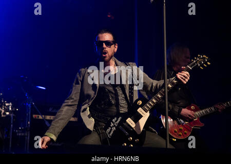 Wrexham, Regno Unito. Il 4 aprile, 2017. Ricky Warwick di Black Star piloti eseguire a William Aston Hall, Wrexham, Regno Unito. Ceridwen credito Hughes/Alamy Live News Foto Stock