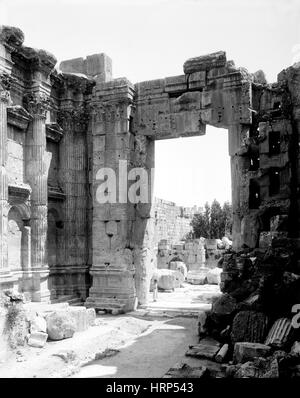 Tempio di Bacco, Baalbek, nei primi anni del XX secolo Foto Stock