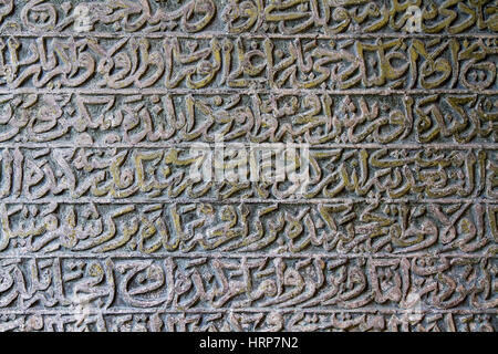 Il vecchio arabo scritture nel cimitero. Foto Stock