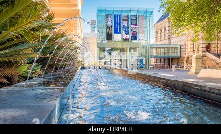 Adelaide, Australia - 11 Novembre 2016: libreria dello stato del South Australia si trova sulla terrazza nord nel CBD di Adelaide in un giorno Foto Stock