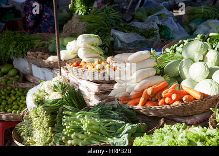 Prodotti freschi della PSA Leu Mercato in Siem Reap - Cambogia Foto Stock