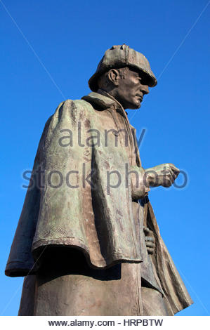 Sherlock Holmes statua, in memoria della Scottish autore e creatore del personaggio, Sir Arthur Conan Doyle 1859 - 1930, Edimburgo in Scozia Foto Stock