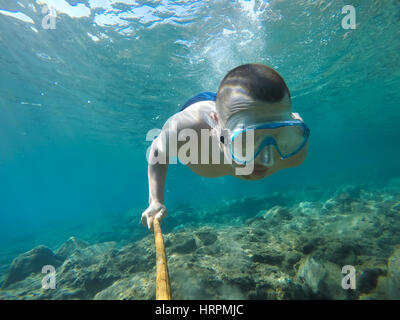 Lo snorkeling subacquea uomo close up Foto Stock