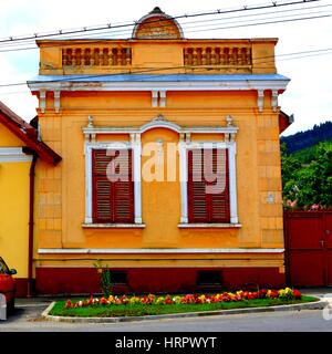 Casa tipica della città Codlea, Transilvania. Foto Stock