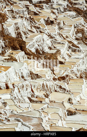 Le saline, Salineras de Maras miniere di sale, Cusco, Perù Foto Stock