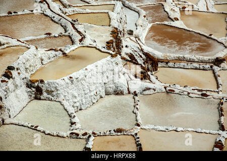 Le saline, Salineras de Maras miniere di sale, Cusco, Perù Foto Stock