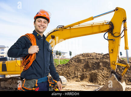 Ritratto del lavoratore in un sito in costruzione Foto Stock