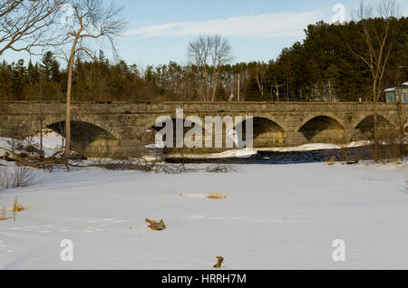 Pakenham cinque arcata del ponte di pietra Foto Stock