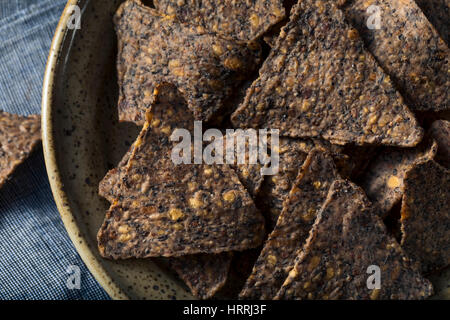 In casa salato di fagiolo nero tortilla chips in una ciotola Foto Stock