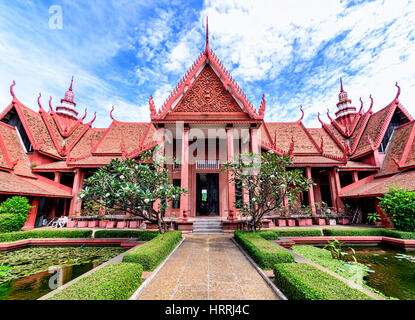 Phnom Penh Cambogia - Dicembre 31, 2016: vista del Museo Nazionale della Cambogia dal cortile. Questa è la Cambogia è il museo più grande Foto Stock