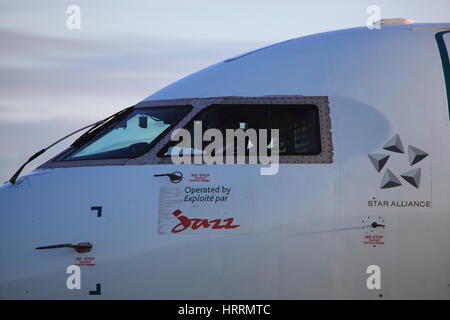 Bombardier CRJ705 C-FJJZ Air Canada Express all Aeroporto Internazionale di Ottawa YOW Canada, 04 giugno 2015 Foto Stock