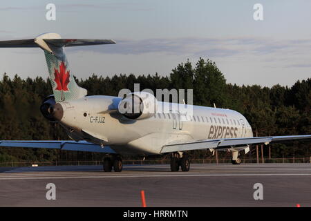 Bombardier CRJ705 C-FJJZ Air Canada Express all Aeroporto Internazionale di Ottawa YOW Canada, 04 giugno 2015 Foto Stock