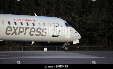 Bombardier CRJ705 C-FJJZ Air Canada Express all Aeroporto Internazionale di Ottawa YOW Canada, 04 giugno 2015 Foto Stock