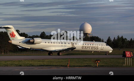 Bombardier CRJ705 C-FJJZ Air Canada Express all Aeroporto Internazionale di Ottawa YOW Canada, 04 giugno 2015 Foto Stock