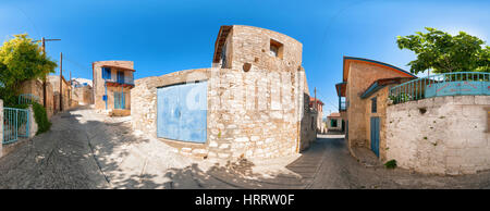 Vista della strada nel villaggio di Vouni. Cipro. Limassol District Foto Stock