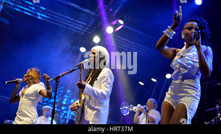 Barcellona - Jun 14: Chic con Nile Rodgers (BAND) suona al Festival Sonar a giugno 14, 2014 a Barcellona, Spagna. Foto Stock