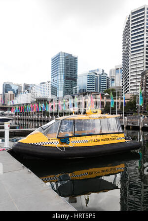 Un moderno l'acqua-taxi a Sydney Foto Stock