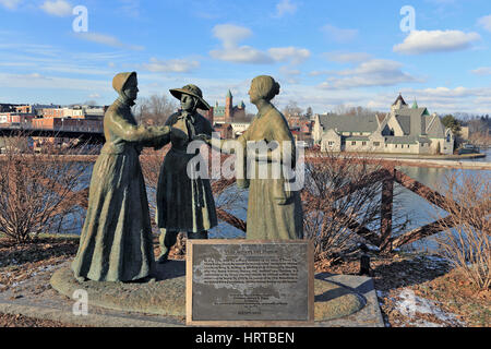 La scultura raffigurante Maggio 1851 incontro di Elisabetta Caty Stanton e Susan B. Anthony Seneca Falls New York patria del diritto delle donne movem Foto Stock