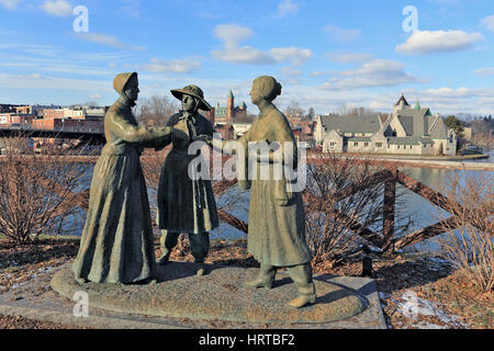 La scultura raffigurante Maggio 1851 incontro di Elisabetta Caty Stanton e Susan B. Anthony Seneca Falls New York patria del diritto delle donne movem Foto Stock