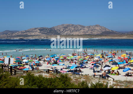 La spiaggia della Pelosa con turisti, Stintino, Sardegna, Italia Foto Stock