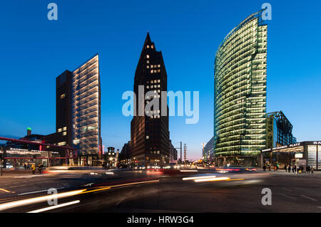 Piazza Potsdamer Platz a Berlino, Germania, di notte Foto Stock