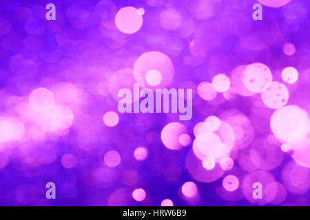 Bokeh di fondo rosa blu su sfondo astratto causato da spruzzare acqua. Foto Stock