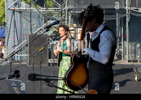 MADRID - Sep 12: Natalia Lafourcade (cantante dal Messico) suona al Festival Dcode il 12 settembre 2015 a Madrid, Spagna. Foto Stock