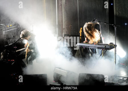 Barcellona - NOV 20: Beach House (dream pop band da Baltimora) in concerto presso lo stadio di Apolo il 20 novembre 2015 a Barcellona, Spagna. Foto Stock