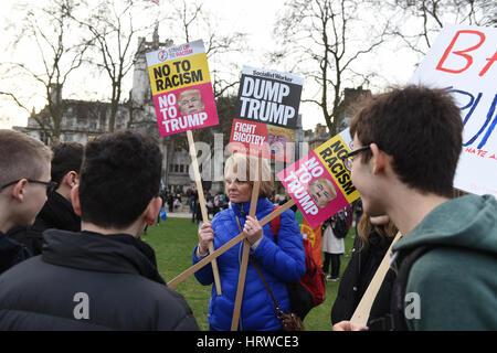Arrestare Trump & Stop Brexit dimostrazione in piazza del Parlamento, Londra. Foto Stock