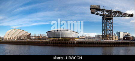 Dockside Glasgow Area, mostrando la Finnieston gru, il SSE Hydro building e il Clyde Auditorium Foto Stock