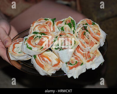 Lo snack con salmone e sottile pita Foto Stock