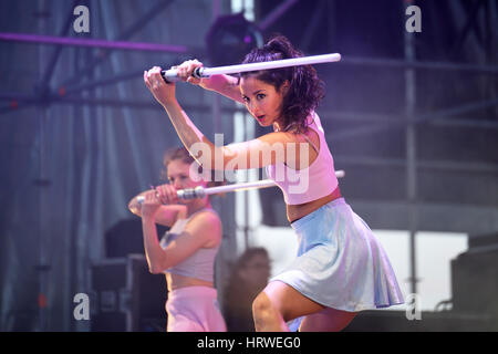 VALENCIA, Spagna - 4 APR: Javiera Mena (music artista) esegue per MBC Fest il 4 aprile 2015 a Valencia, in Spagna. Foto Stock