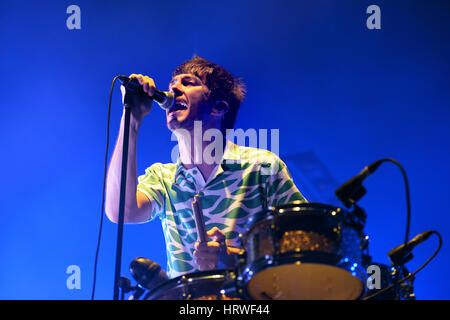 Barcellona - Apr 24: Vetusta Morla (music band) esegue a Sant Jordi Club stadio su Aprile 24, 2015 a Barcellona, Spagna. Foto Stock