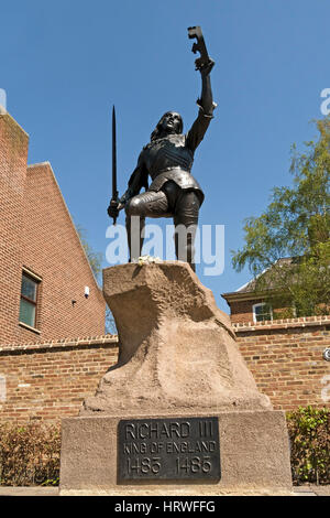 Re Richard III statua nella motivazione della cattedrale di Leicester, England, Regno Unito Foto Stock