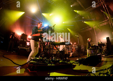 Barcellona - Jun 19: Hot Chip (electronic music band) live performance al Sonar Festival il 19 giugno 2015 a Barcellona, Spagna. Foto Stock