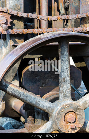 Metallo arrugginito parti del vecchio meccanismo industriale, primo piano Foto Stock