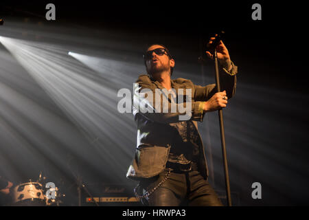 Wrexham, Regno Unito. Il 4 aprile, 2017. Ricky Warwick di Black Star piloti eseguire a William Aston Hall, Wrexham, Regno Unito. Ceridwen credito Hughes/Alamy Live News Foto Stock