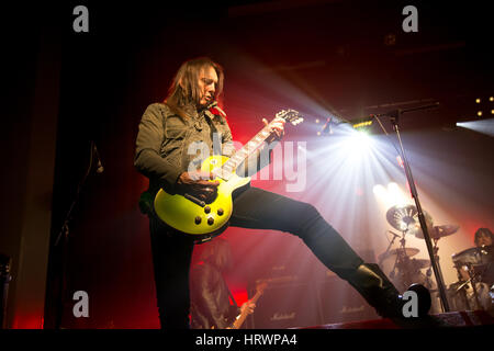 Wrexham, Regno Unito. Il 4 aprile, 2017. Damon Johnson di Black Star piloti eseguire a William Aston Hall, Wrexham, Regno Unito. Ceridwen credito Hughes/Alamy Live News Foto Stock