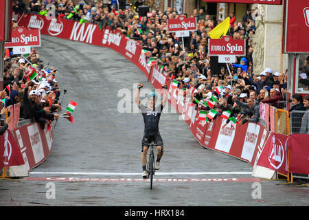 4 marzo 2017 undicesimo strade bianche 1A : KWIATKOWSKI Michal (POL) Sky foto: Cronos/Yuzuru Sunada Foto Stock