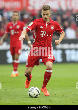 Colonia, Germania. Il 4 marzo 2017. Bundesliga giornata 23, 1. FC Koeln - FC Bayern Muenchen: Joshua Kimmich (Muenchen) controlla la sfera. © Juergen schwarz/Alamy Live News Foto Stock