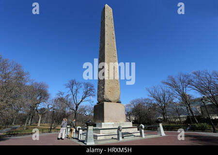 Cleopatra Needle antico obelisco egiziano Central Park di New York City Foto Stock