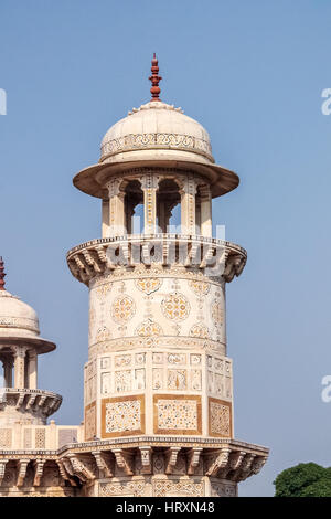 Torre di Itmad-Ud-Daulah la tomba - Agra, India Foto Stock