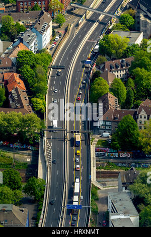 Foto aerea, bloccando la A40 in direzione di Bochum e bloccando la A52 prima di entrare nella A40, la zona della città di Essen, zona della Ruhr, Nord Rhine-Westph Foto Stock
