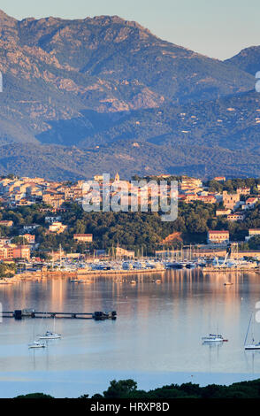 Alba sul Porto Vecchio, in Corsica, Francia Foto Stock