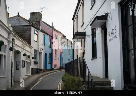 Colorate case dipinte a Salcombe, Devon. Foto Stock